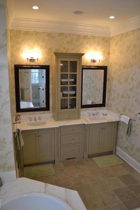 Idéer för att renovera ett stort vintage en-suite badrum, med skåp i shakerstil, beige skåp, ett platsbyggt badkar, beige väggar, klinkergolv i keramik, ett undermonterad handfat, bänkskiva i täljsten och beiget golv