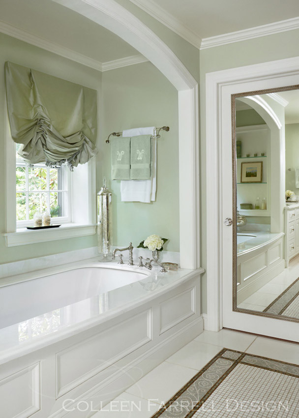 На фото: большая главная ванная комната в классическом стиле с врезной раковиной, мраморной столешницей, полновстраиваемой ванной, душем в нише, белой плиткой, плиткой мозаикой, зелеными стенами и мраморным полом с