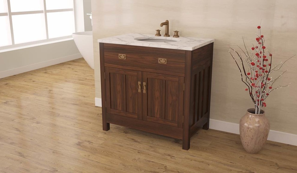 Foto di una stanza da bagno country con ante in legno bruno e top in marmo
