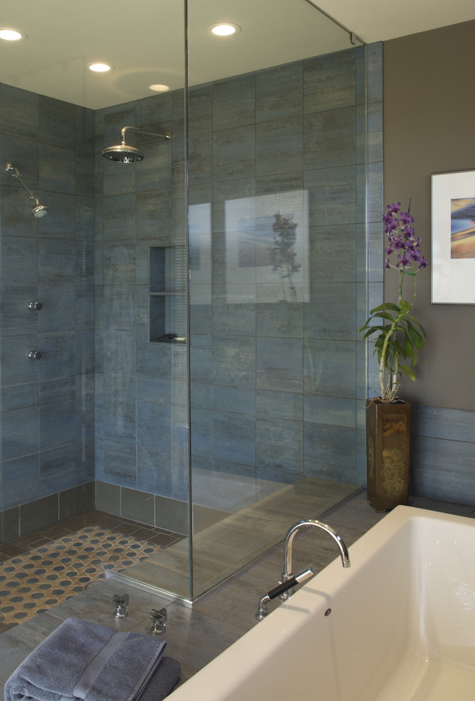 ポートランドにあるコンテンポラリースタイルのおしゃれな浴室の写真