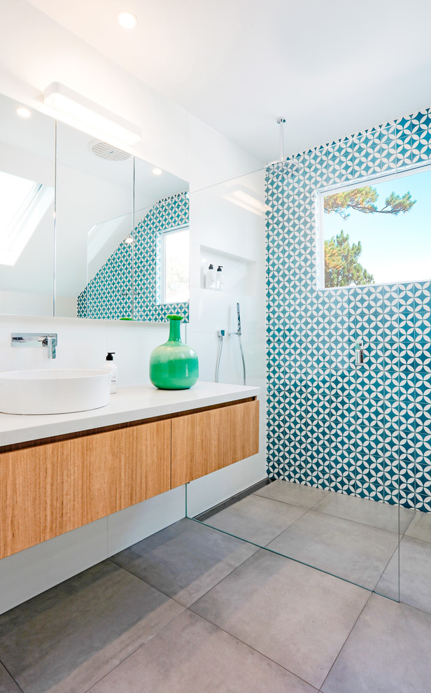 Open shower - contemporary open shower idea in Melbourne
