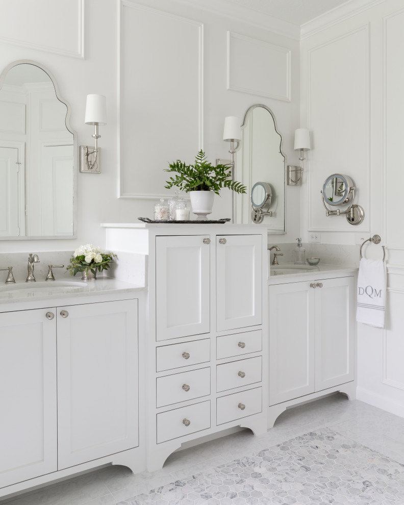 Exemple d'une salle de bain chic avec un placard à porte shaker, des portes de placard blanches, un mur blanc, un lavabo encastré, un sol gris, un plan de toilette gris, meuble double vasque, meuble-lavabo encastré et du lambris.