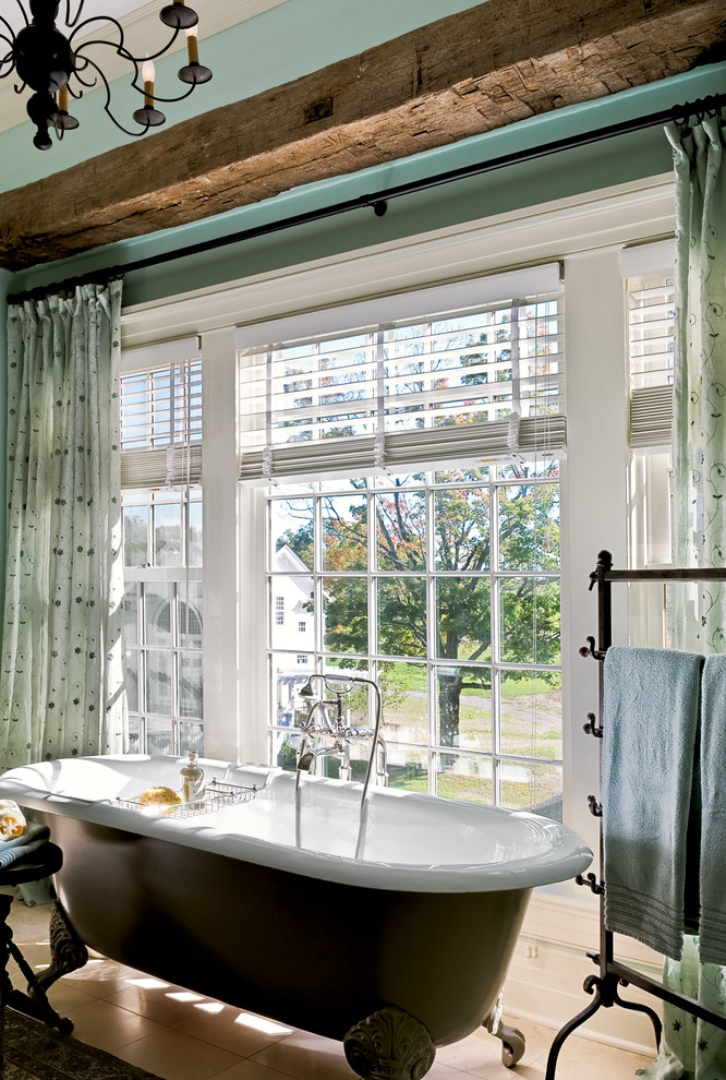 Claw-foot bathtub - victorian claw-foot bathtub idea in New York