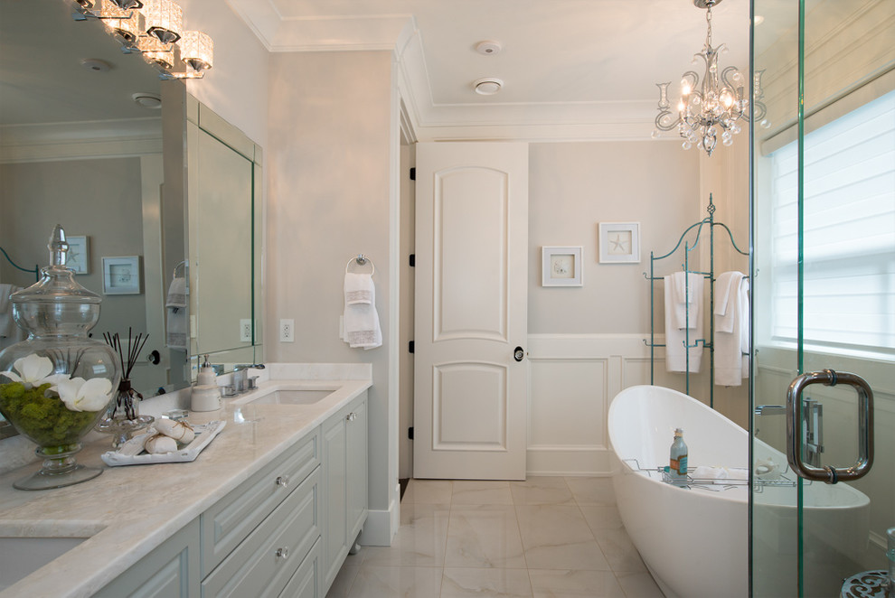 Example of a classic bathroom design in Vancouver