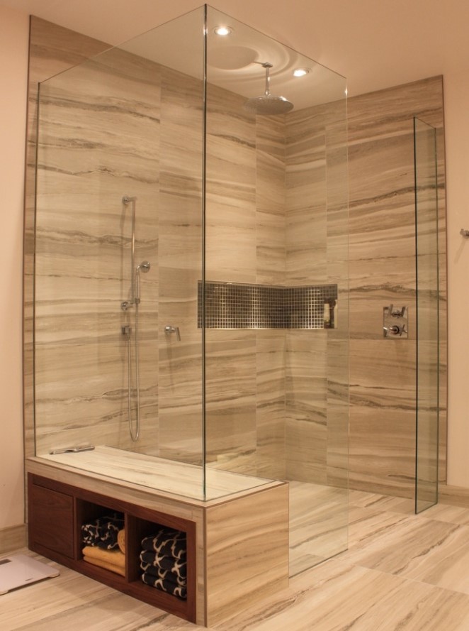Immagine di una grande stanza da bagno minimalista