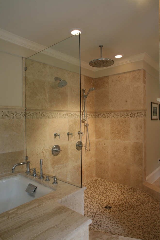 На фото: огромная главная ванная комната в классическом стиле с столешницей из гранита, двойным душем, каменной плиткой, полом из мозаичной плитки и бежевыми стенами с