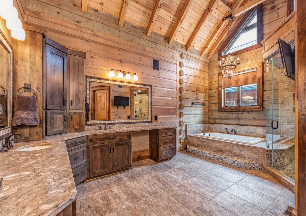 Diseño de cuarto de baño rústico con lavabo bajoencimera, armarios estilo shaker, puertas de armario de madera en tonos medios, bañera encastrada, ducha esquinera y encimeras marrones