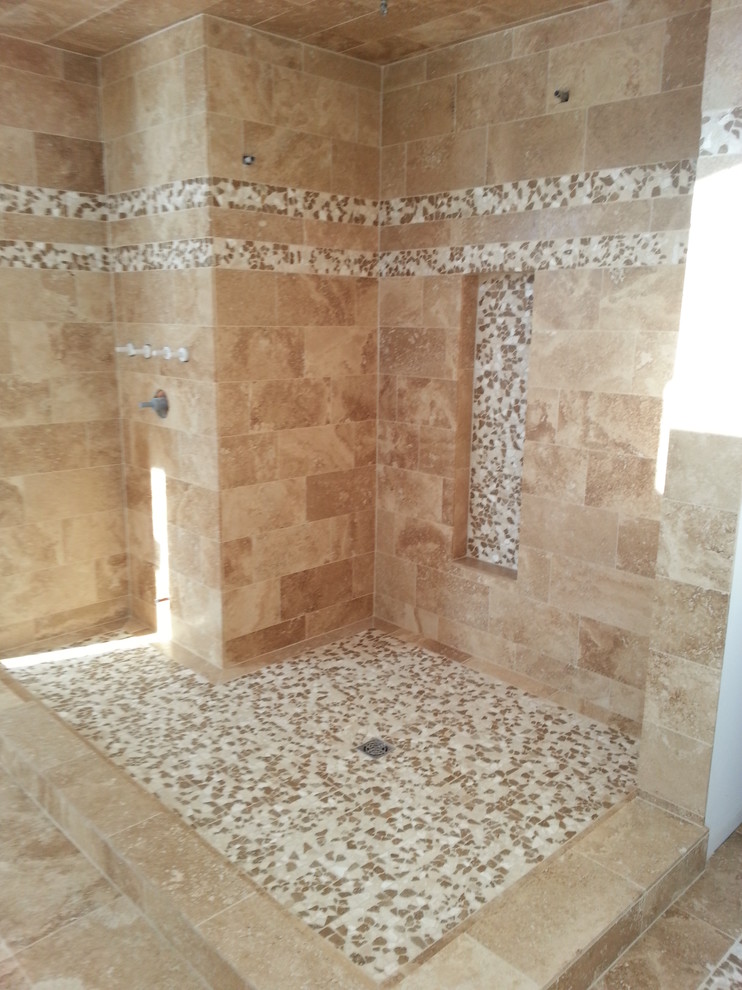 This is an example of a traditional bathroom in Toronto with a corner shower, beige tiles and mosaic tiles.