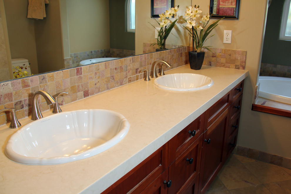 Example of a classic bathroom design in San Diego