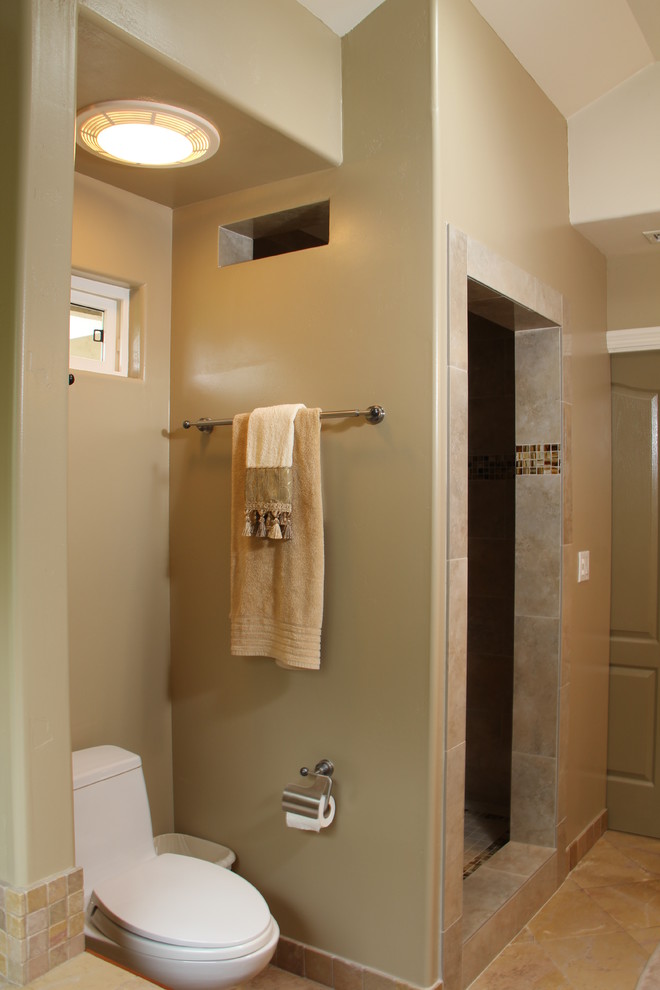 Design ideas for a traditional bathroom in San Diego.