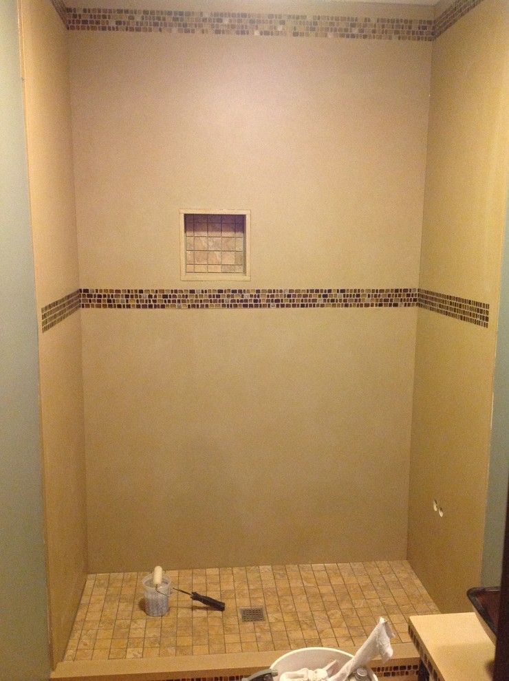 Eklektisches Badezimmer mit beigen Fliesen und Beton-Waschbecken/Waschtisch in Philadelphia