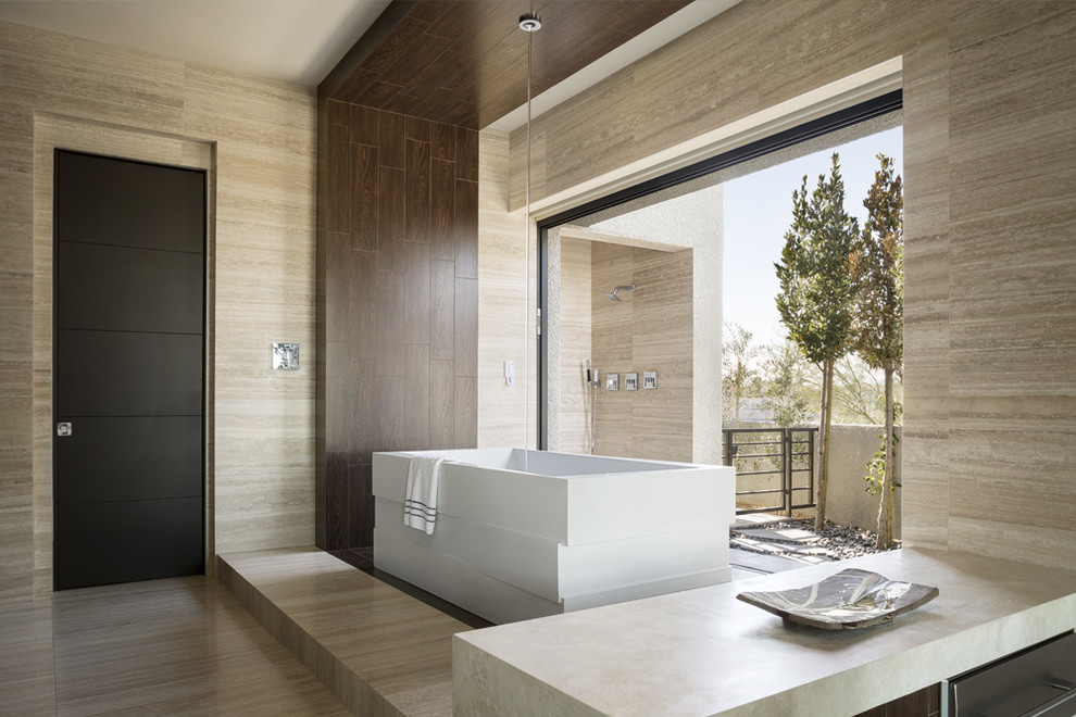 На фото: огромный главный совмещенный санузел в современном стиле с отдельно стоящей ванной и бежевым полом с
