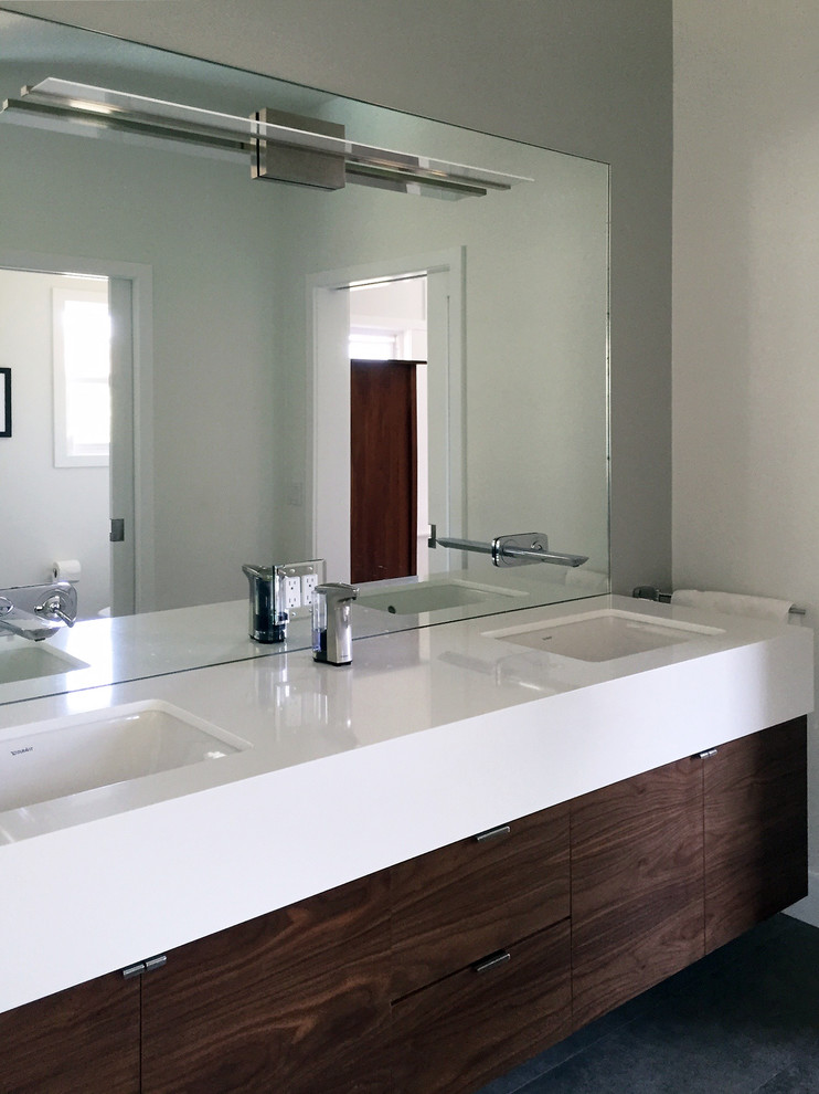 Diseño de cuarto de baño minimalista de tamaño medio