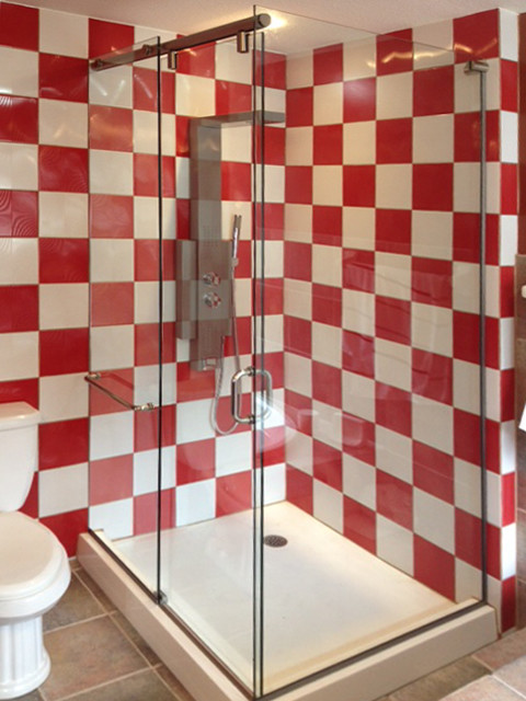 Inspiration for a mid-sized master corner shower remodel in Toronto