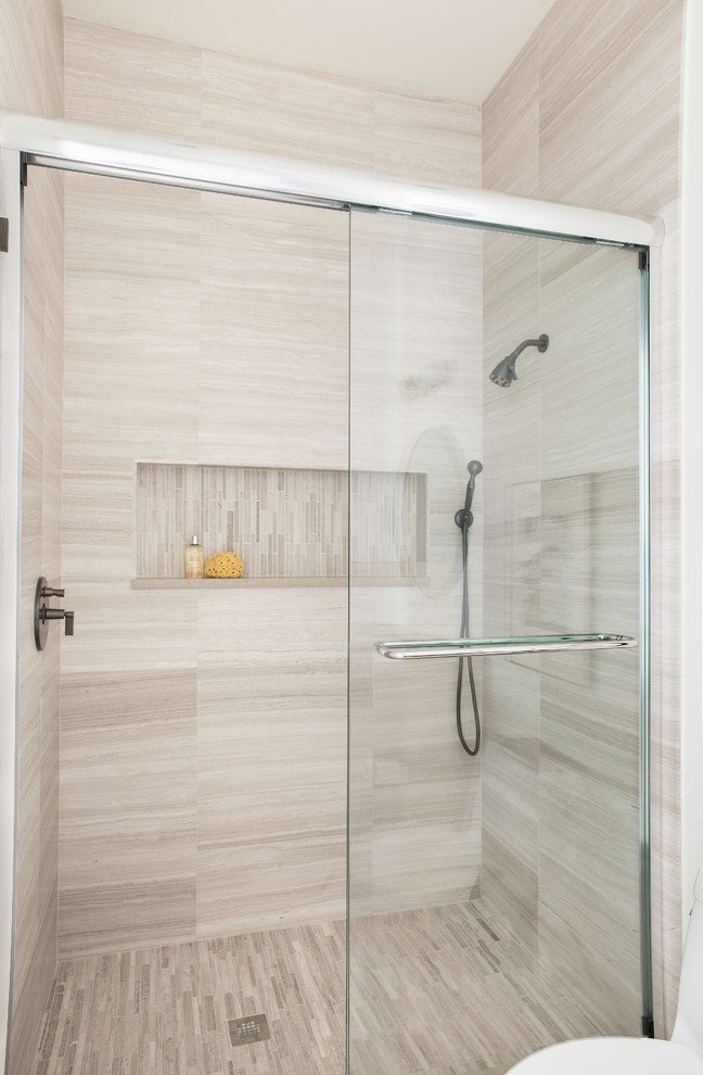 Idéer för ett mellanstort modernt badrum med dusch, med luckor med infälld panel, skåp i mellenmörkt trä, en toalettstol med hel cisternkåpa, vita väggar, ett undermonterad handfat, laminatbänkskiva, grått golv, en dusch i en alkov och dusch med skjutdörr