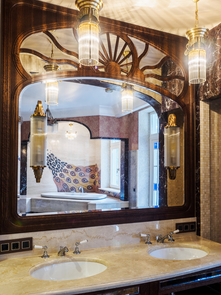 На фото: огромная главная ванная комната в стиле фьюжн с плоскими фасадами, фасадами цвета дерева среднего тона, накладной ванной, угловым душем, разноцветной плиткой, плиткой мозаикой, оранжевыми стенами и паркетным полом среднего тона с