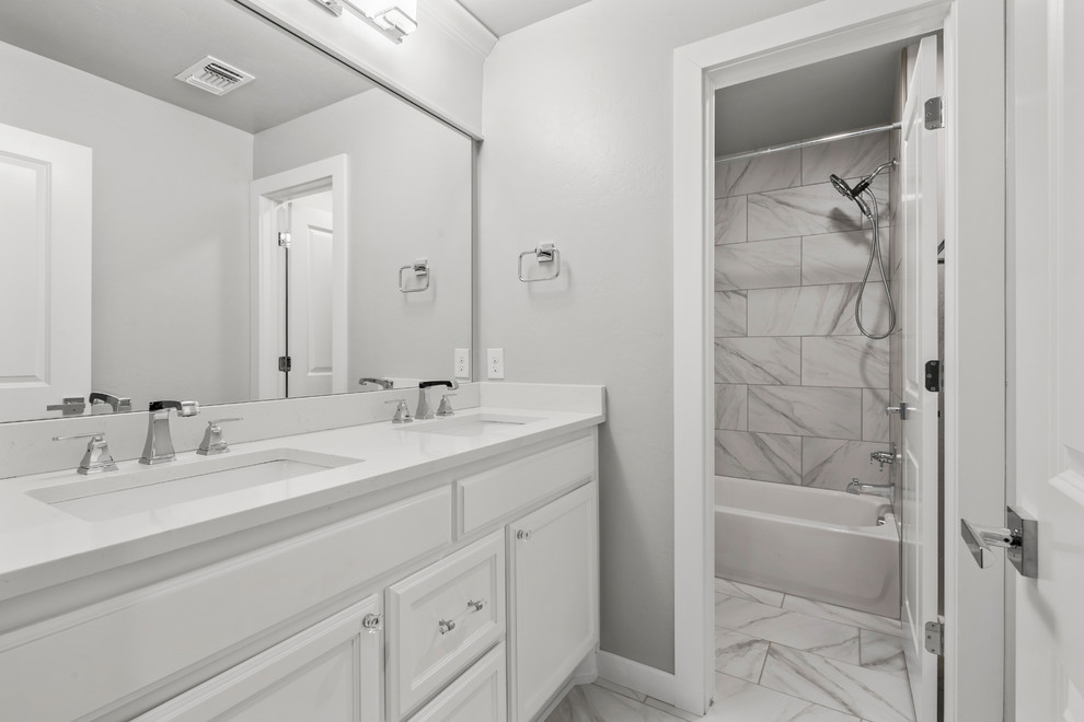 Inspiration for a modern bathroom remodel in Oklahoma City