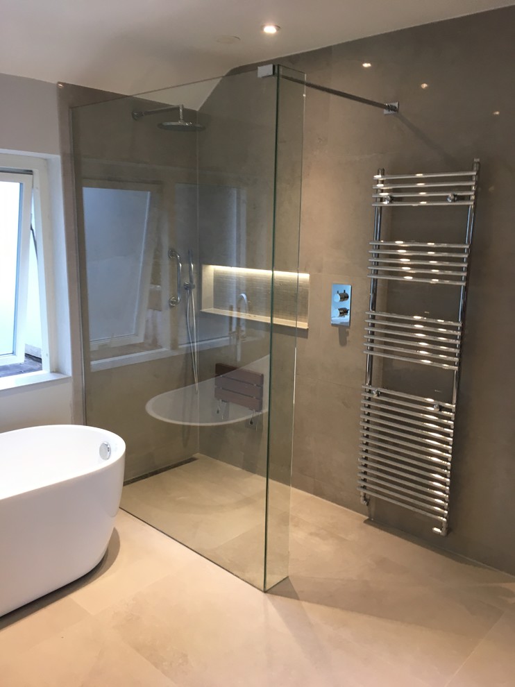 Custom made frameless shower enclosures, fixed panels and bath screens Modern Bathroom