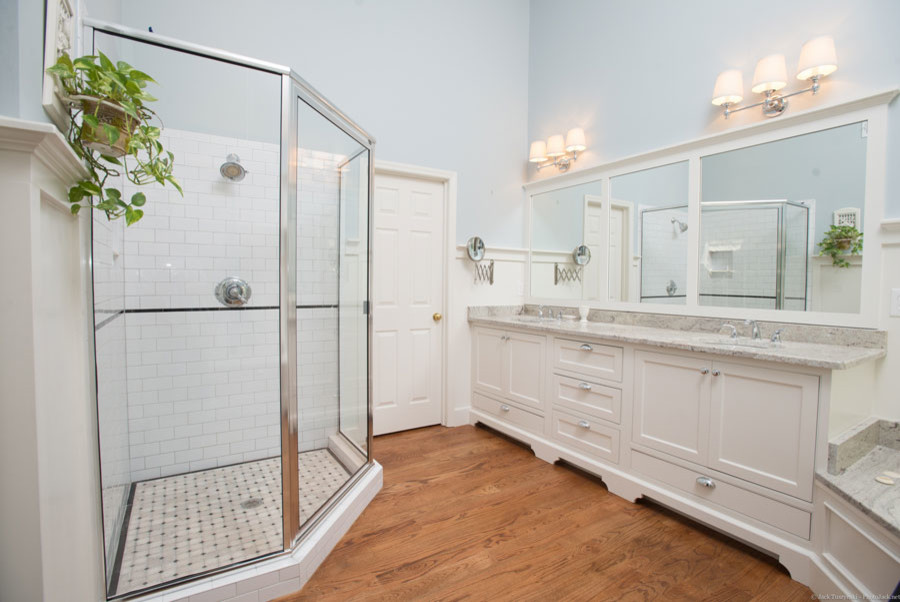 Mid-sized elegant master drop-in bathtub photo in Atlanta with a one-piece toilet, blue walls, an undermount sink, granite countertops, white cabinets and shaker cabinets
