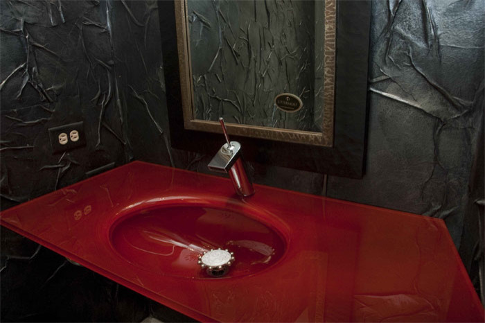 На фото: ванная комната в современном стиле с красной столешницей и тумбой под одну раковину с
