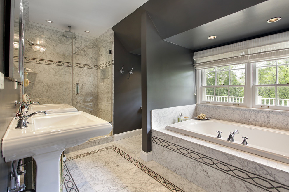 Idées déco pour une salle de bain principale moderne avec un placard sans porte, une baignoire indépendante, un carrelage blanc, un mur gris, un sol en marbre, une vasque et un plan de toilette en marbre.
