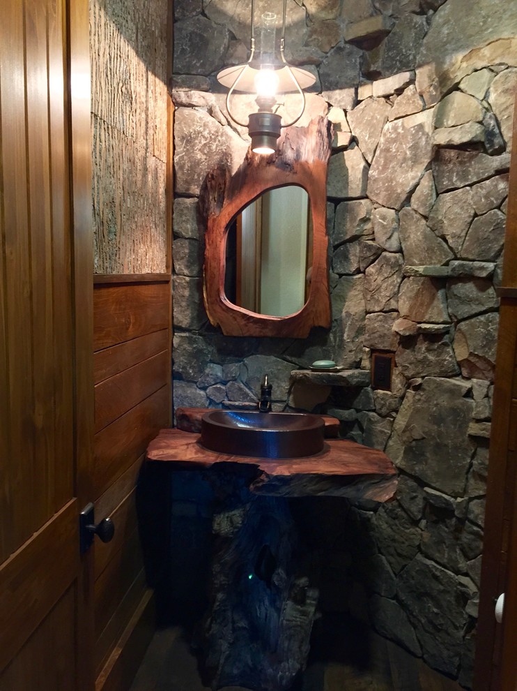 Foto på ett rustikt badrum