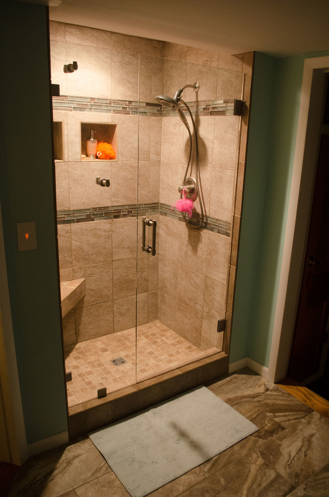 Inspiration for a mid-sized coastal master alcove shower remodel in Kansas City