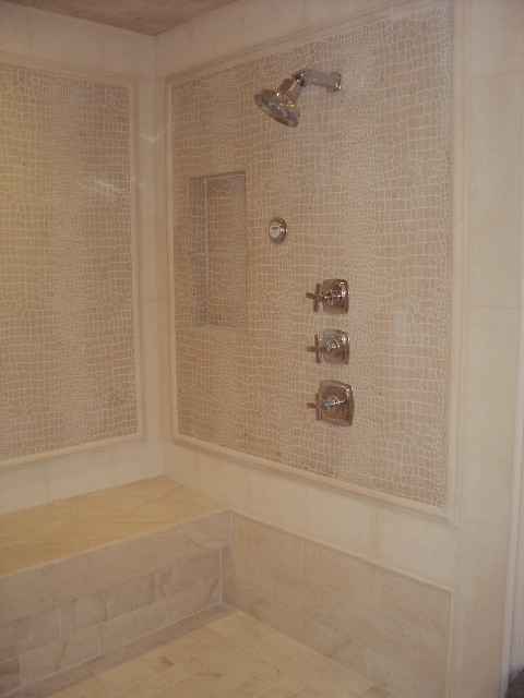 Inspiration for a timeless bathroom remodel in Las Vegas