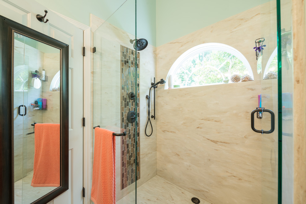 Inspiration pour une salle de bain principale design en bois foncé de taille moyenne avec un placard avec porte à panneau encastré, un carrelage marron, des carreaux de porcelaine, un sol en carrelage de porcelaine et un plan de toilette en surface solide.