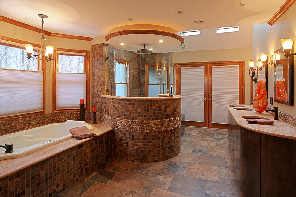 Example of an eclectic bathroom design in St Louis