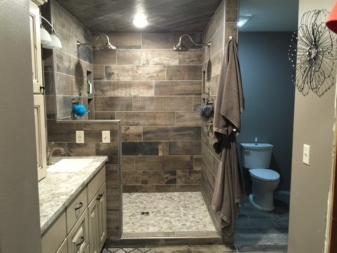 This is an example of a rustic bathroom in Minneapolis.