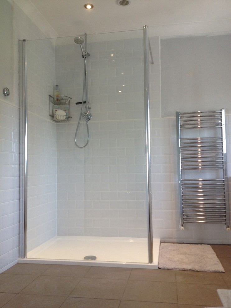 ケントにあるトランジショナルスタイルのおしゃれな浴室の写真