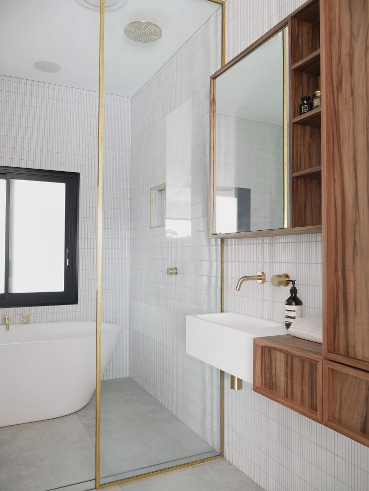Example of a trendy bathroom design in Gold Coast - Tweed