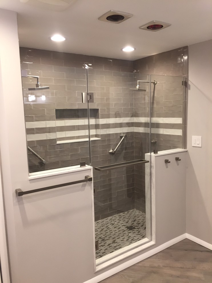 Cutout swing shower door Modern Bathroom New York by Glass'R