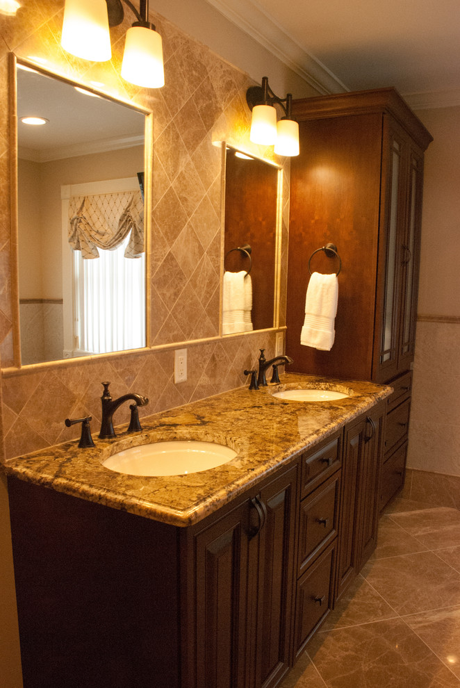 Example of a tuscan bathroom design in New York