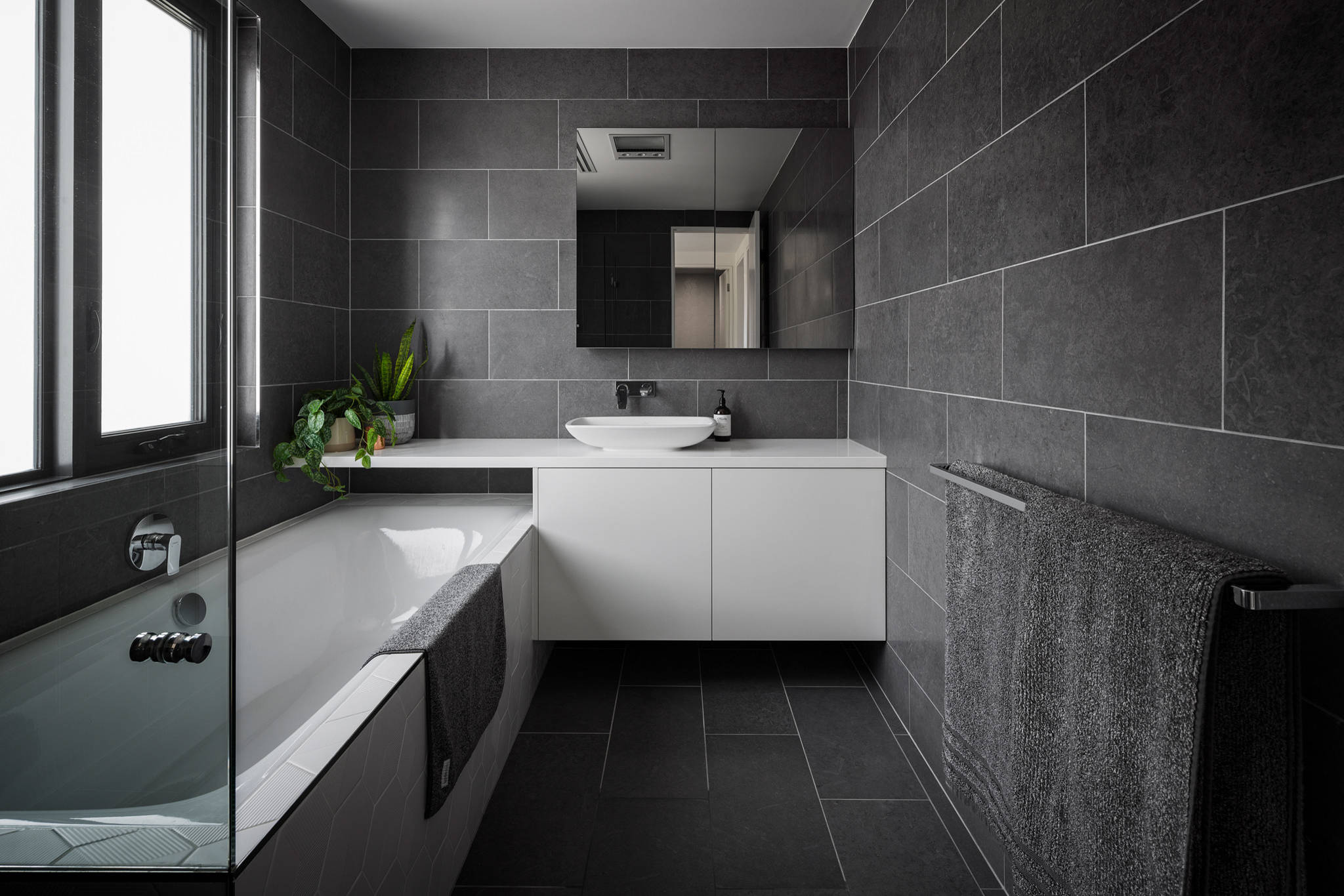 Small Bathroom Houzz, Dark Grey Tile Bathroom