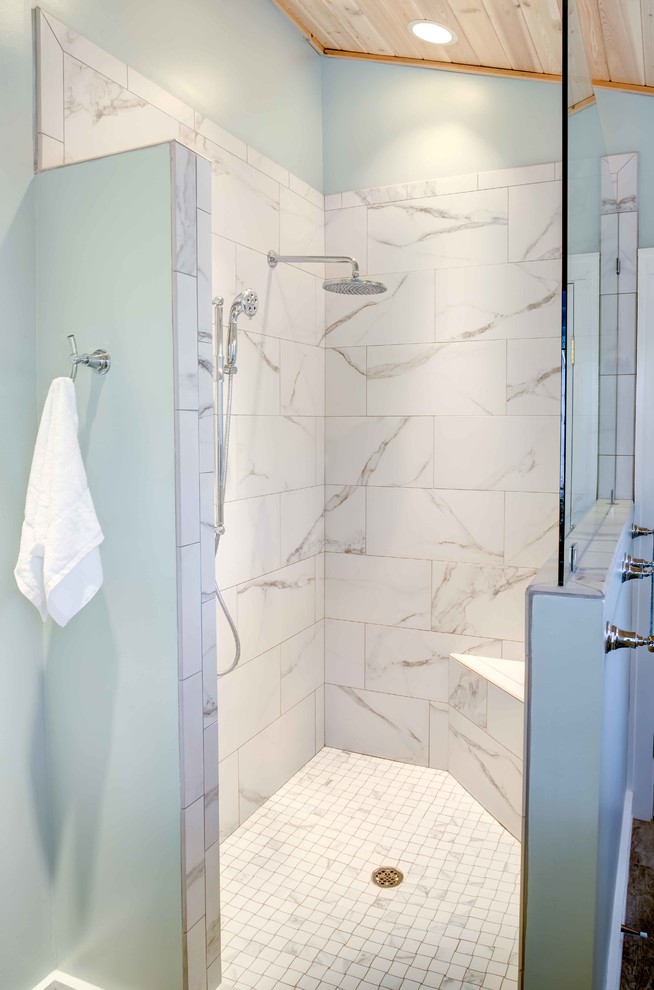 Idee per una piccola stanza da bagno padronale classica con doccia aperta, piastrelle in gres porcellanato, pavimento in gres porcellanato, top in granito, doccia aperta e pavimento grigio