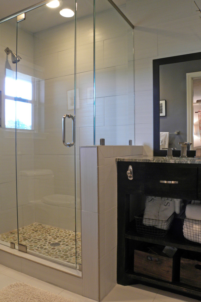 ダラスにあるエクレクティックスタイルのおしゃれな浴室の写真