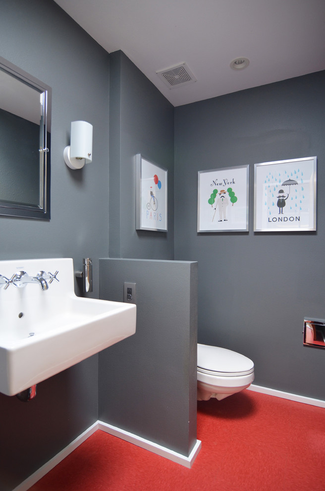 Exempel på ett modernt badrum, med ett väggmonterat handfat och rött golv
