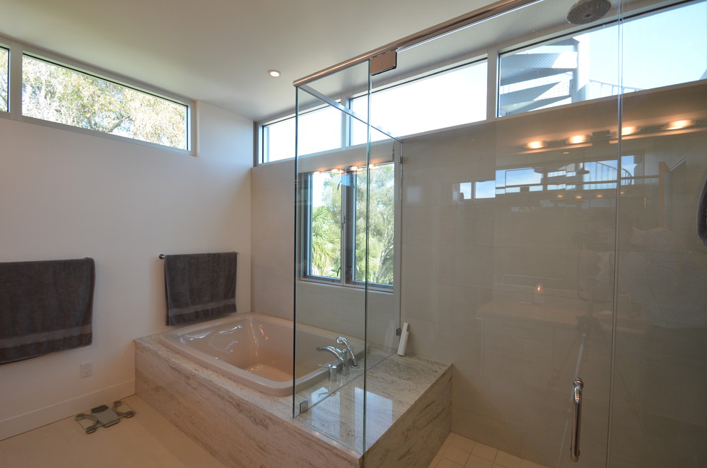 Dalle Glass House - Modern - Bathroom - Tampa - by Christopher Jackson Architect, PA | Houzz