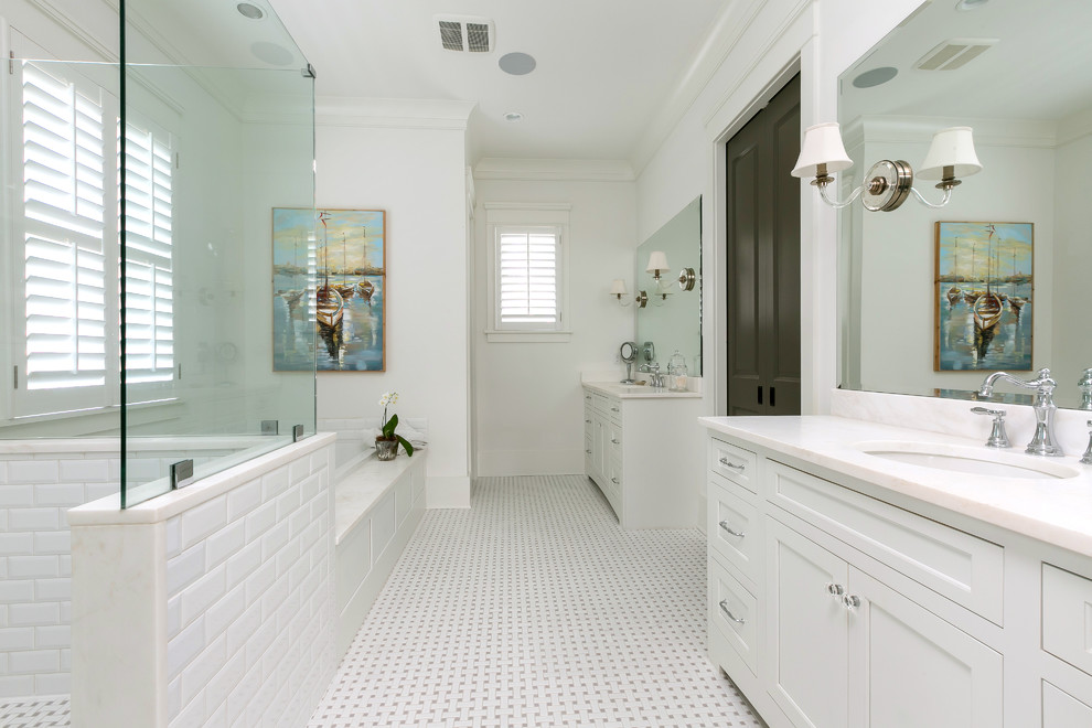 チャールストンにあるトラディショナルスタイルのおしゃれな浴室の写真