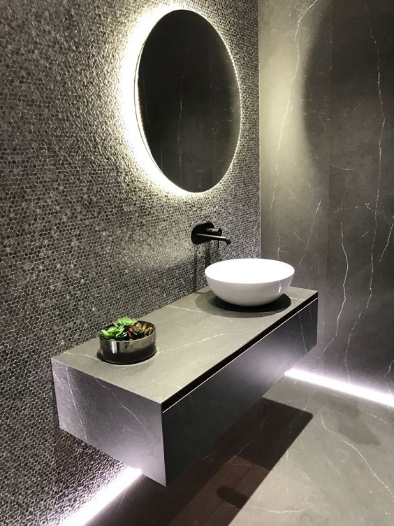 Inspiration for a contemporary bathroom in Dublin.