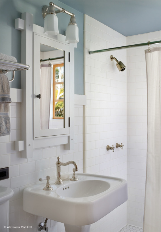 Inspiration for a craftsman bathroom remodel in Los Angeles