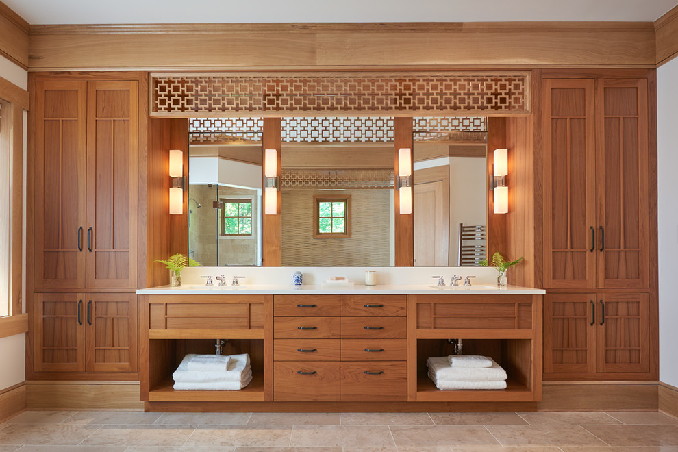 Inspiration för ett stort amerikanskt en-suite badrum, med möbel-liknande, bruna skåp, en hörndusch, beige kakel, vita väggar, klinkergolv i porslin, ett undermonterad handfat, beiget golv och dusch med gångjärnsdörr