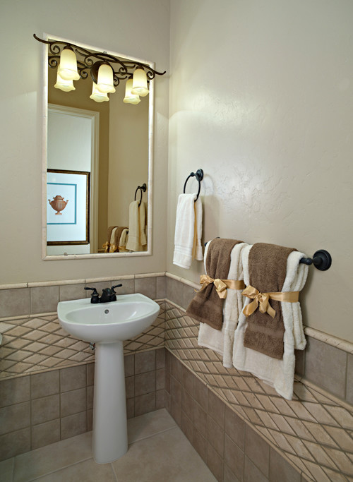 Idee per una stanza da bagno stile rurale con lavabo a colonna