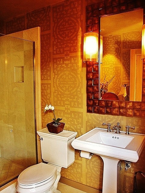 Idée de décoration pour une salle de bain asiatique.