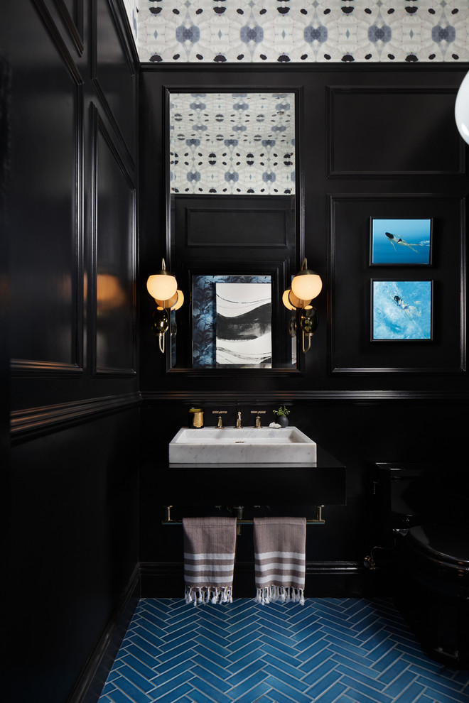 Идея дизайна: ванная комната в стиле модернизм с черными фасадами, черными стенами, полом из керамической плитки и синим полом