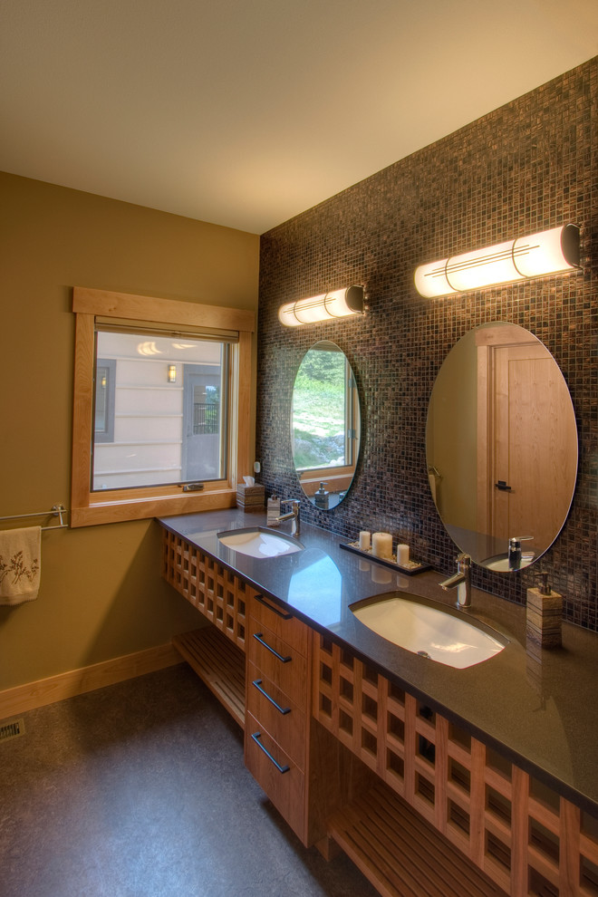 На фото: ванная комната в стиле неоклассика (современная классика) с плиткой мозаикой, врезной раковиной и окном с