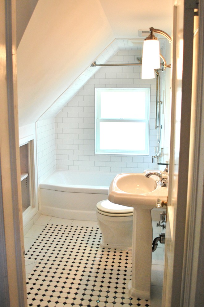Design ideas for a traditional bathroom in DC Metro with a shower curtain.