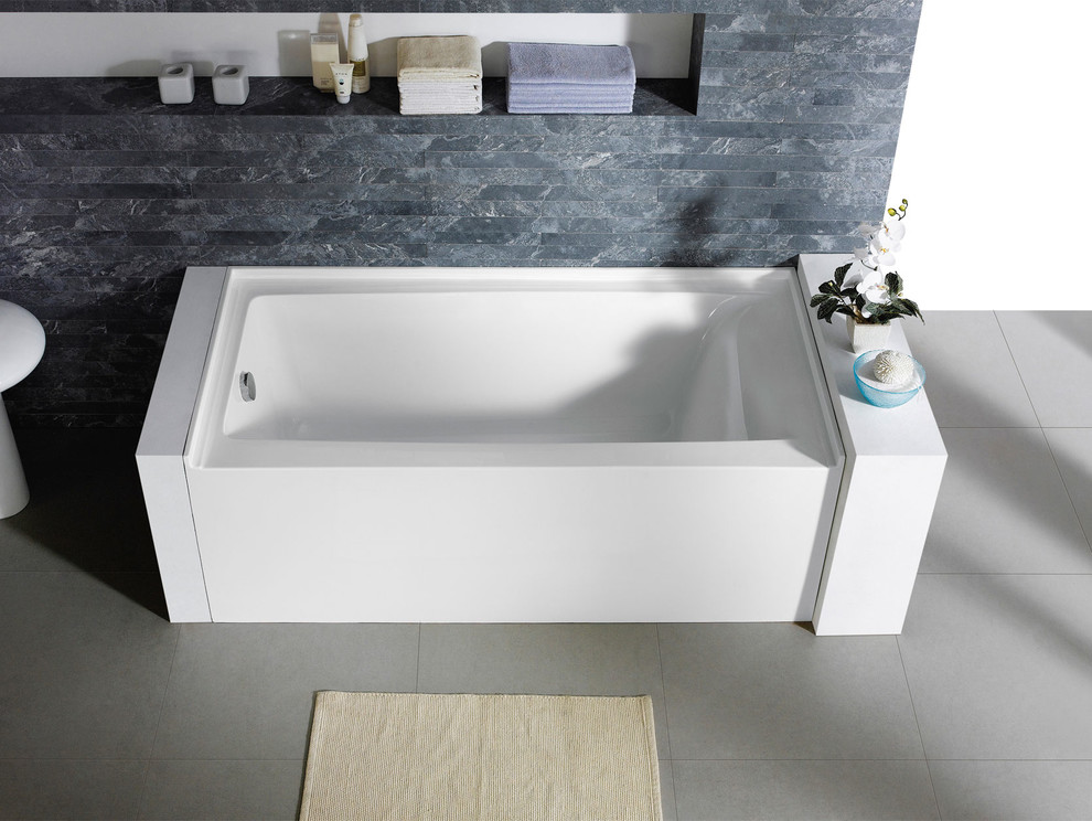 Стильный дизайн: ванная комната среднего размера в стиле модернизм с ванной в нише - последний тренд